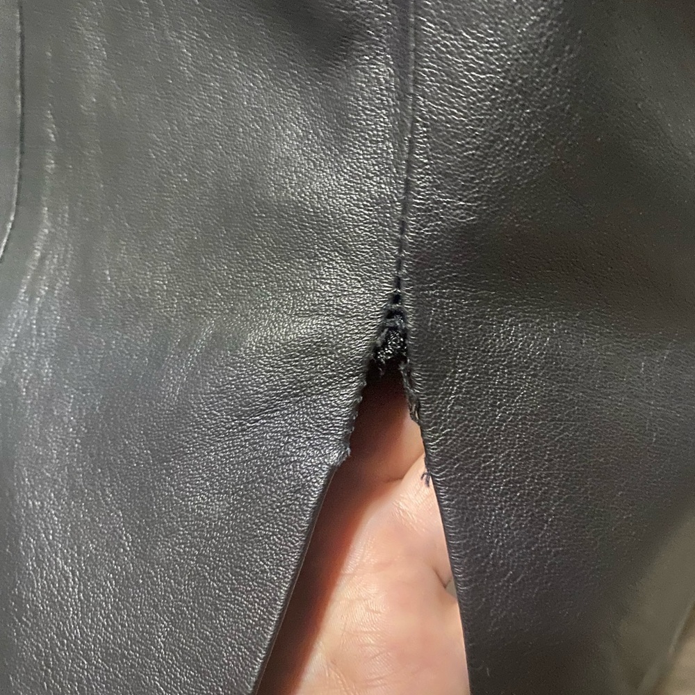 Andrew Marc: vintage black leather pencil skirt - Picture 5 of 6